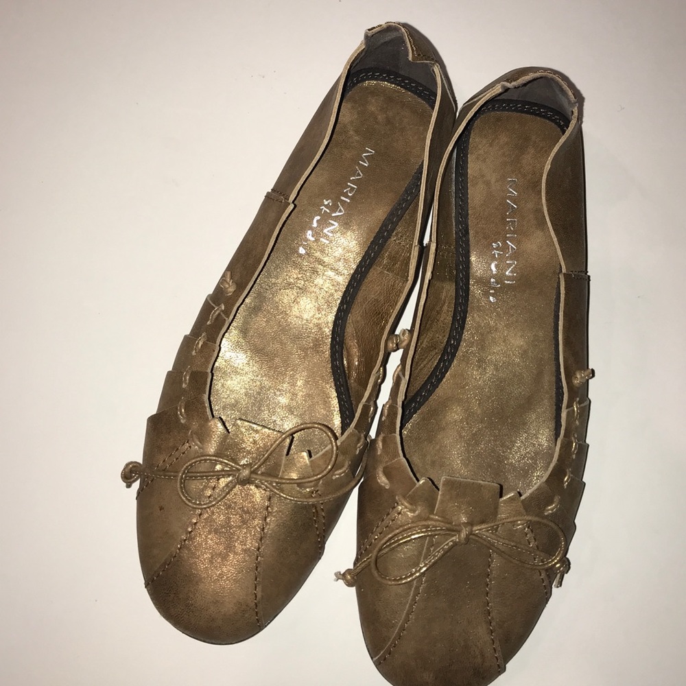 NWOB Gold Mariani Studio low heel shoes, size 37.5